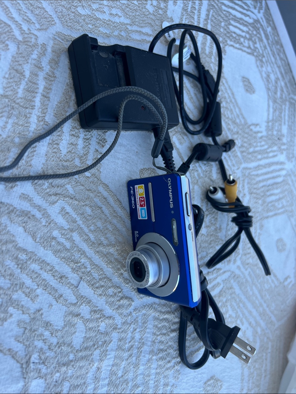 Olympus 8.0 Megapixel FE-360 Camera with accessories